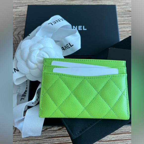 NWT: Chanel 24S Neon Green Caviar Quilted Card Holder - Picture 2 of 5
